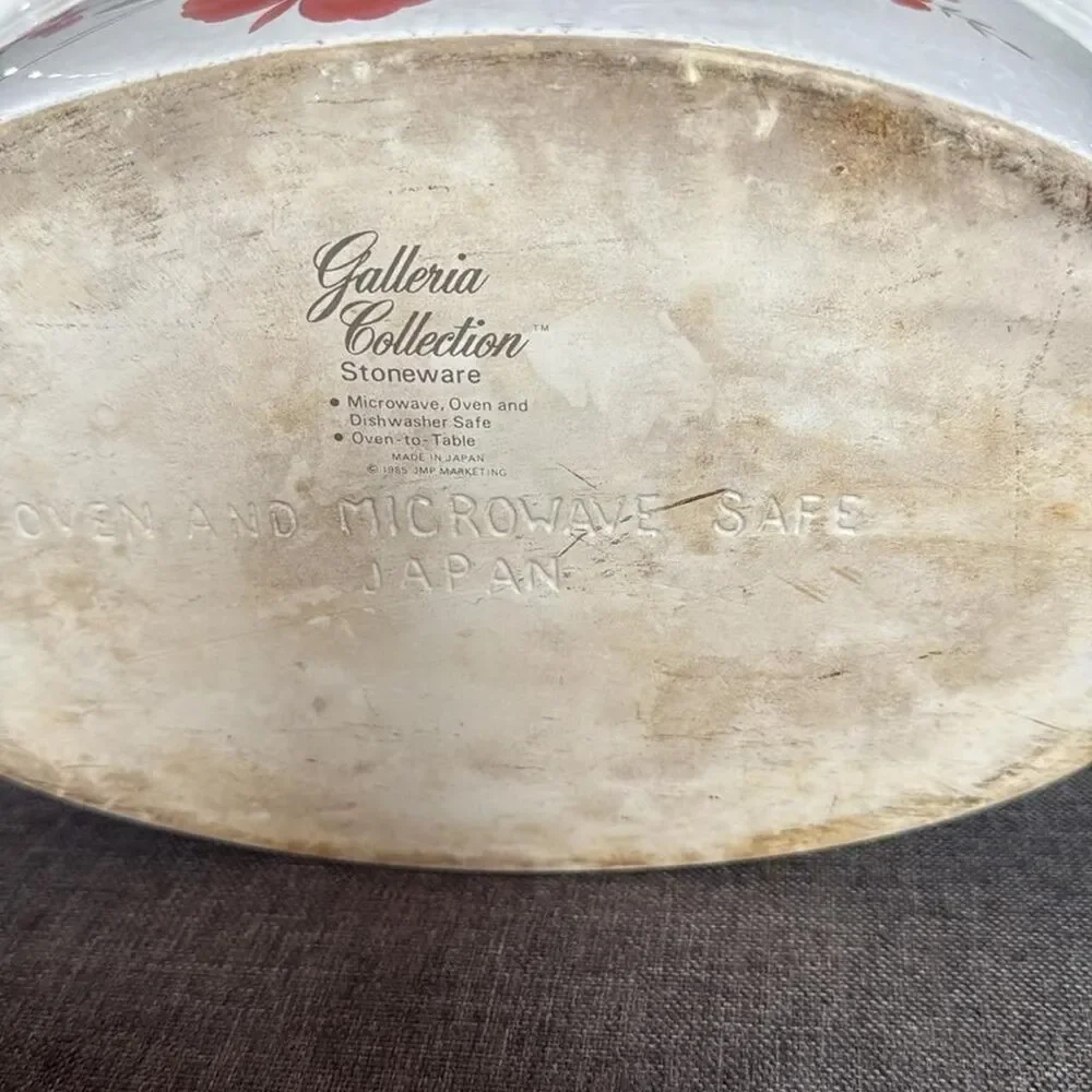 Vintage 1985 Galleria Collection Stoneware 2.4mtrs Covered Casserole Dish